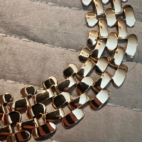 Elegant Women’s Gold Plated Grid Chain Necklace - Picture 2 of 6